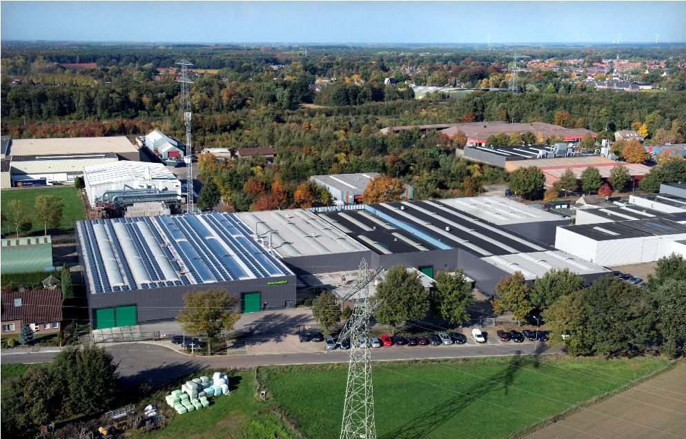 Luchtfoto van zonnepanelen op dak Geelen Counterflow Haelen - kopie 2560x1639